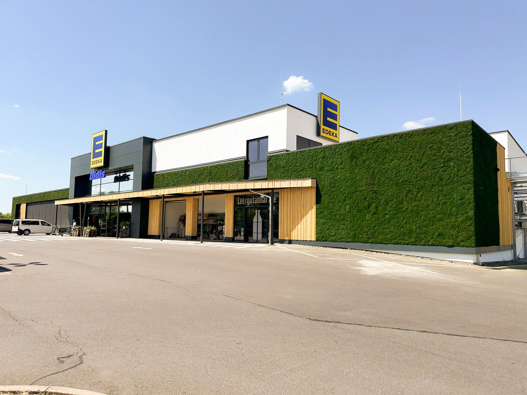 MOOSMOOS Greenovation exterior facade
